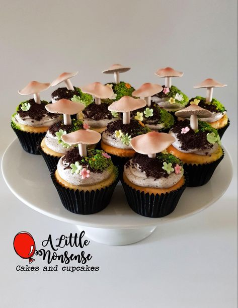 Fairytale Cupcakes, Mushroom Cupcakes, Mushroom Cake, Fairy Cupcakes, Fairy Food, Themed Desserts, Pretty Dessert, Cute Baking, Themed Cupcakes