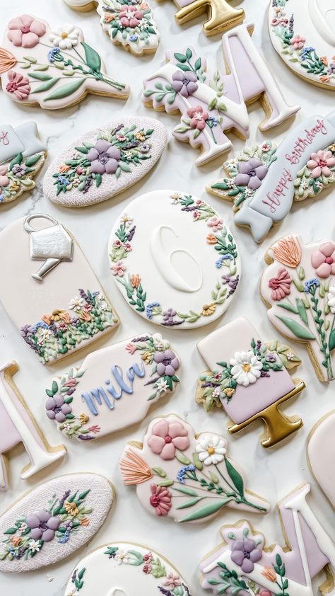 Garden Party Decorated Cookies, Baking Cookies Decorated, Petals And Prosecco Theme Cookies, Prom Brunch, Royal Icing Sugar Cookies, Wildflower Birthday Party, Icing Sugar Cookies, Tea Party Cookies, Floral Cookies