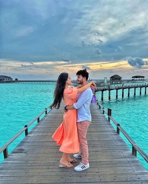 Ayesha Beig, Beach Pre Wedding, Couples Vacation Photos, Honeymoon Aesthetic, Maldives Aesthetic, جزر المالديف, Honeymoon Vibes, Honeymoon Photography, Honeymoon Pictures