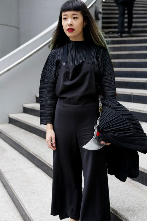 Pleated Top Outfit, Pleats Outfit, Issey Miyake Pleats Please, Envy Clothing, Denim Dungarees, Utility Style, Pleats Please, Street Style Inspiration, Charlotte Olympia