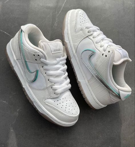 Nike Dunk Low Outfit Woman, Trendy Shoes Sneakers, All Nike Shoes, Cute Nike Shoes, Fresh Shoes, Outfits With Converse, Shoe Inspo, Cute Nikes, Star Shoes