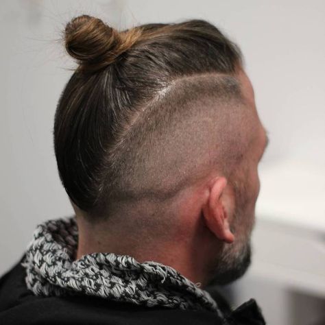 Mohawk Man Bun Mens Long Mohawk, Mohawk Styles Men, Viking Mohawk Men, Long Hair Mohawk, Bun Men, Ada Bojana, Man Bun Haircut, Man Bun Undercut, Man Bun Styles