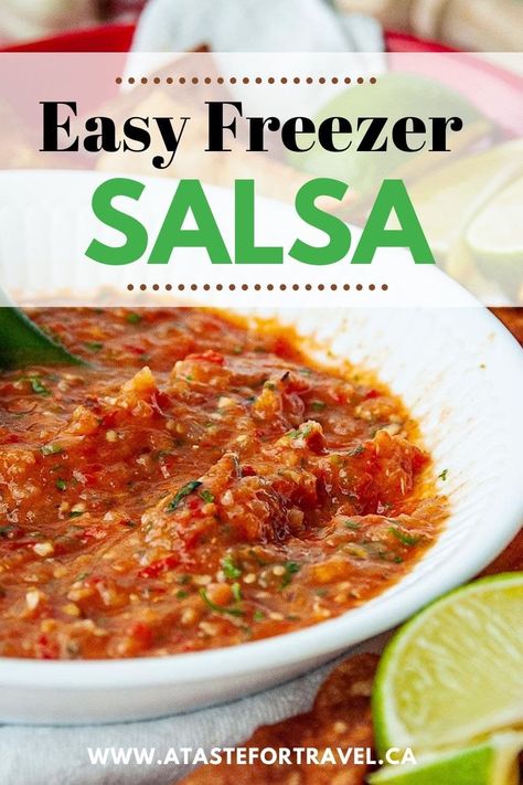 Enjoy the fresh taste of homemade salsa year-round with this freezer salsa recipe! It actually tastes better than store-bought and is healthier! This recipes offers the secrets of making the best freezer tomato salsa with tomatillos Salsa With Tomatillos And Tomatoes, Freezer Salsa Recipe With Fresh Tomatoes, Freezer Salsa Recipe, Salsa With Tomatillos, Freezer Salsa, Freeze Salsa, Freeze Veggies, Freezer Ideas, Easy Homemade Salsa