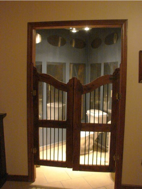 Saloon Doors...love this idea for the arch way we may have someday dividing the TV room from the rec room/bar area. Swinging Bar Doors, Inside Doors Ideas, Swinging Doors Kitchen, Western Decor Living Room, Western Door, Arch Way, Saloon Bar, Saloon Doors, Folding Screen Room Divider