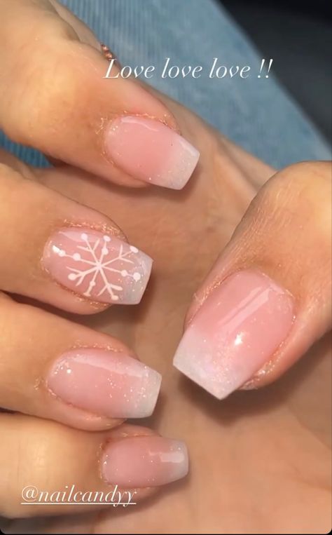 Cute Simple Winter Nails Short, Xmas Square Nails, Square Winter Nail Designs, Short Nails Ideas For Christmas, Short Acrylic Nails Coffin Winter, Christmas Nails Short Coffin, Xmas Nails Square, Nails Acrylic Short Winter, Simple Christmas Nails Square