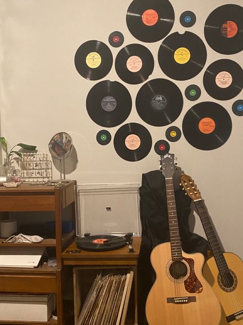 Vynil Room Decor, Vynil Room Ideas, Vynil Wall Decor Bedroom, Vynil Decor Ideas, Vynil Record Decoration, Vinyl Decoration Wall, Record On Wall Decor, Vynil Room Aesthetic, Vynil Record Wall Decor Ideas