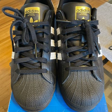 Excellent condition Adidas Super Star Low Shell Top sneaker: Size 9.5 Super Star Adidas Outfit, Super Stars Adidas, Super Star Adidas, Adidas Super Star, Adidas All Star, Adidas Superstar Outfit, Superstar Outfit, Adidas Star, Custom Sneakers Diy