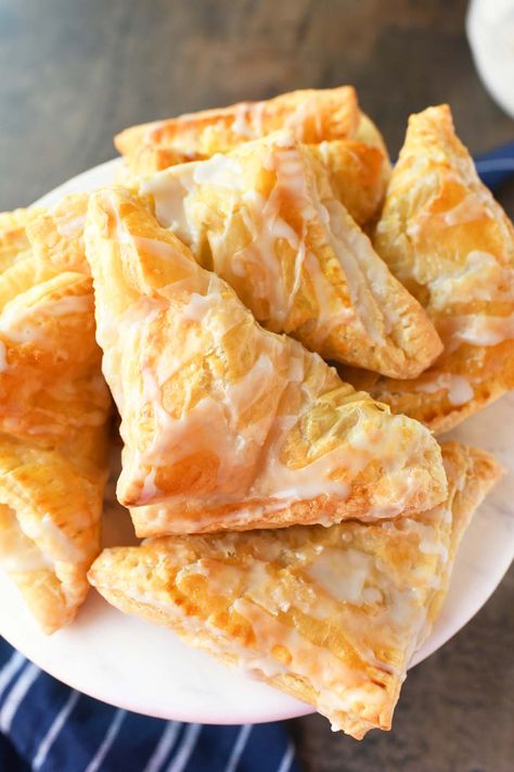 Lemon Turnovers, Lemon Puff Pastry, Puff Pastry Turnovers, Pastry Turnovers, Lemon Blueberry Pound Cake, Lemon Cake Mix Cookies, Turnover Recipes, Puff Pastry Filling, Lemon Pie Filling