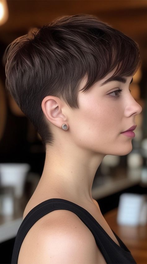 youthful short haircut, pixie haircuts Models With Short Hair, Pixie For Thick Hair, Ladies Short Hairstyles, Haircut Pixie, Pixie Bob Hairstyles, Pixie Cut With Bangs, Hairstyle Trends, Stylish Haircuts, Shot Hair Styles