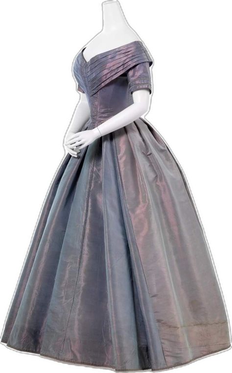 1840s Dress Ball Gowns, Victorian Evening Gown, 1840 Dress, 1840s Dress, 1800s Dresses, Victorian Era Dresses, 1850s Fashion, Victorian Era Fashion, 1800s Fashion