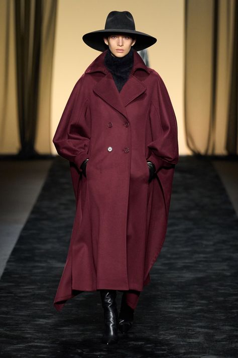 Fashion Fall 2023, Fall Winter 2023 2024, Runway Magazine, Fall 2023 Ready To Wear, 2023 Ready To Wear, Perfect Coat, Alberta Ferretti, Fashion Fall, Fall 2023