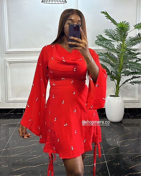 ENI DRESS😍 Funnel sleeves, cowl neck & adjustable length. What more can you ask for? Price: N30,000. Available in all prints shown & in all sizes as well✨ Please check our size chart and return policy before placing orders 💕 PROCESSING PERIOD Within Lagos: 10 working days Outside Lagos: 12-13 working days Outside Nigeria: 15 working days We ship via DHL/GIG Short Cowl Neck Dress, Cowl Neck Dress With Sleeves, Simple Dresses Casual Classy, Cowl Neck Gown, Casual Gowns, Simple Dress Casual, Classy Short Dresses, Modest Dresses Fashion, Classy Gowns