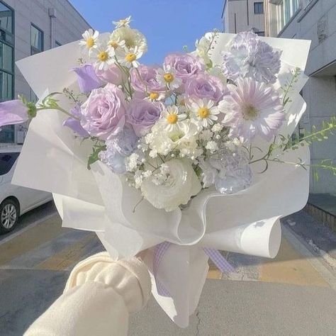 La vie est belle on X: "https://t.co/SEUEur1M6A" / X Bad Room, Flower Boquet, Luxury Flower Bouquets, Desain Buklet, Prettiest Bouquet, Jin Jimin, Boquette Flowers, Flowers Bouquet Gift, Nothing But Flowers