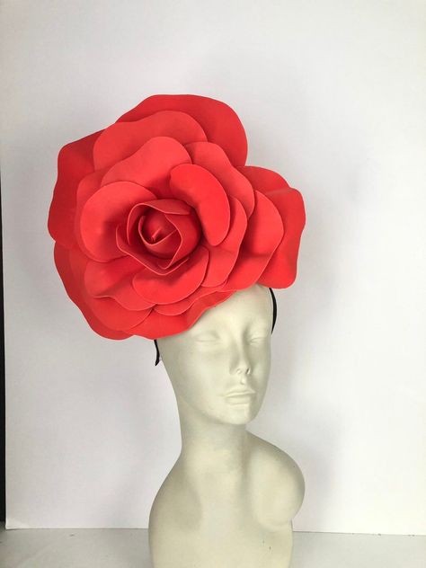 Large Rose Fascinators Kentucky derby Red headpiece - Etsy Italia Kentucky Derby Hats Diy, Red Headpiece, Wedding Tea Party, Red Fascinator, Flower Costume, Derby Fascinator, Gold Headpiece, Wedding Tea, Floral Hat