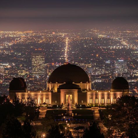 Griffith Observatory in Los Angeles, California 🤎✨ 📷: [instagram.com/salomon_pena] Essay English, Space Observatory, Griffith Observatory, Full Life, Ernest Hemingway, Travel Places, California Dreaming, Hollywood California, English Grammar