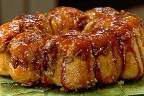 Caramel Monkey Bread, Caramel Sticky Buns, Frozen Dinner Rolls, Paula Dean, Paula Deen Recipes, Breakfast Rolls, How To Make Biscuits, Canned Biscuits, Sticky Buns