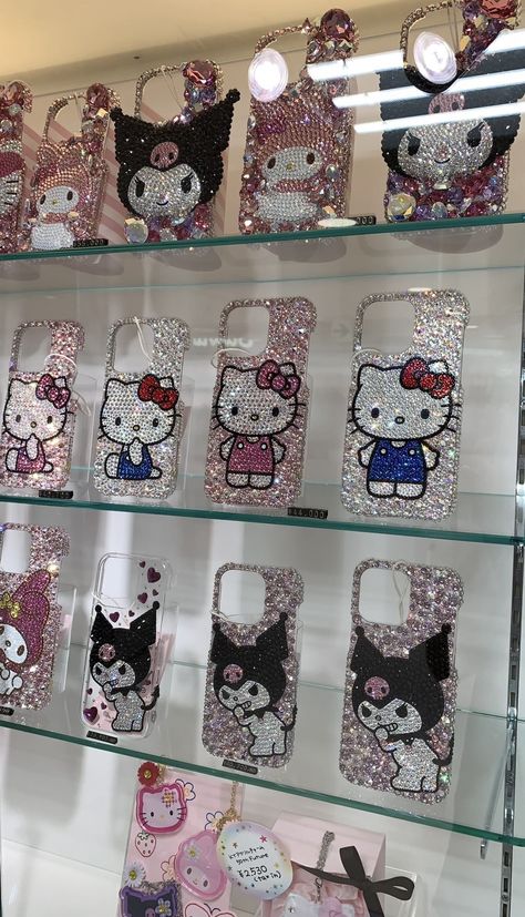 Bling Phone Cases Diy, Hello Kitty Iphone Case, Diy Resin Phone Case, Body Jewelry Diy, Hello Kitty Room Decor, Hello Kitty Phone Case, Bling Phone Cases, Hello Kitty Jewelry, Hello Kitty Rooms