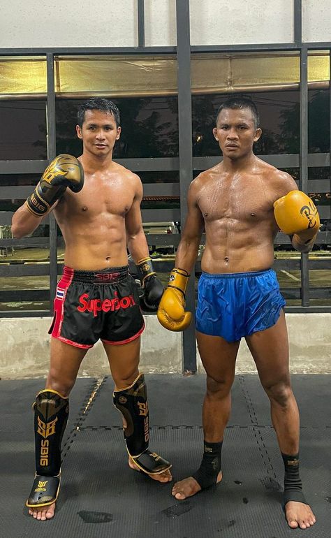 Muay Thai Physique, Fairtex Gloves, Muay Thai Aesthetic, Hybrid Athlete, Buakaw Banchamek, Thai Boxer, Muay Thai Gym, Muay Thai Martial Arts, Muay Thai Fighter