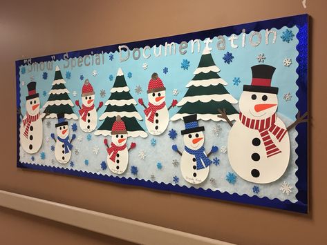 Winter Snow Bulletin Board Ideas, School Winter Decorations, Snow Man Bulletin Board Ideas, Snow Globe Bulletin Board, Snowmen Bulletin Board Ideas, Snow Bulletin Board Ideas, Snow Man Bulletin Board, Snowman Bulletin Board Ideas, Snowman Classroom Door