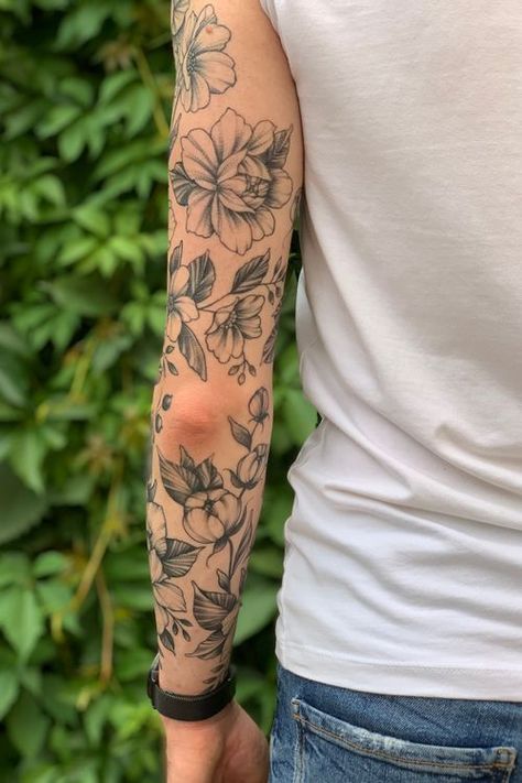 Peony Sleeve, Flower Tattoo Sleeve Men, Floral Arm Tattoo, Men Flower Tattoo, Mangas Tattoo, Around Arm Tattoo, Flower Tattoo Arm, Vine Tattoos, Floral Tattoo Sleeve