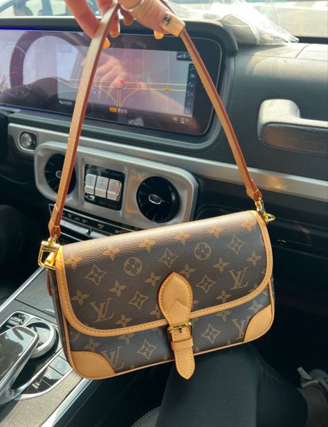 Lv Diane Bag Outfit, Luis Vuitton Bags Handbags, Louis Vuitton Diane Bag, Louis Vuitton Purse Aesthetic, Lv Bag Aesthetic, Lux Purse, Louis Vuitton Bag Aesthetic, Lv Dauphine Bag, Lv Handbags Aesthetic