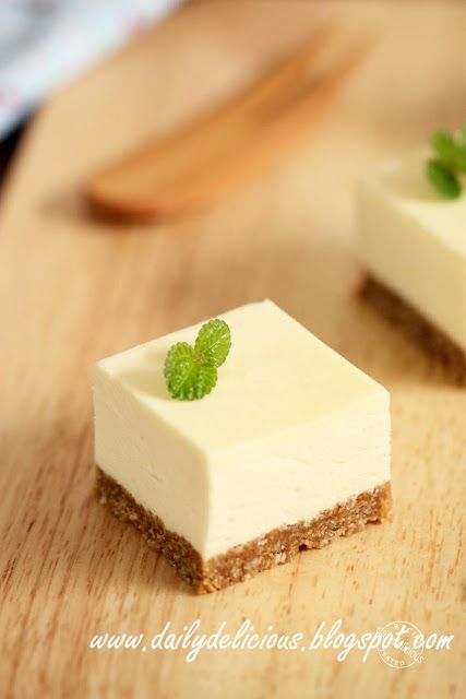 dailydelicious: Mini Honey Lemon Rare Cheese Cake: Enjoy the richness in the mini size cake Lemon Roll Cake, Lemon Roll, Lemon Mouse, Boston Cream Cake, Cheesecake Wedding Cake, Wedding Cake Alternatives, Good Pie, Gourmet Desserts, Traditional Cakes