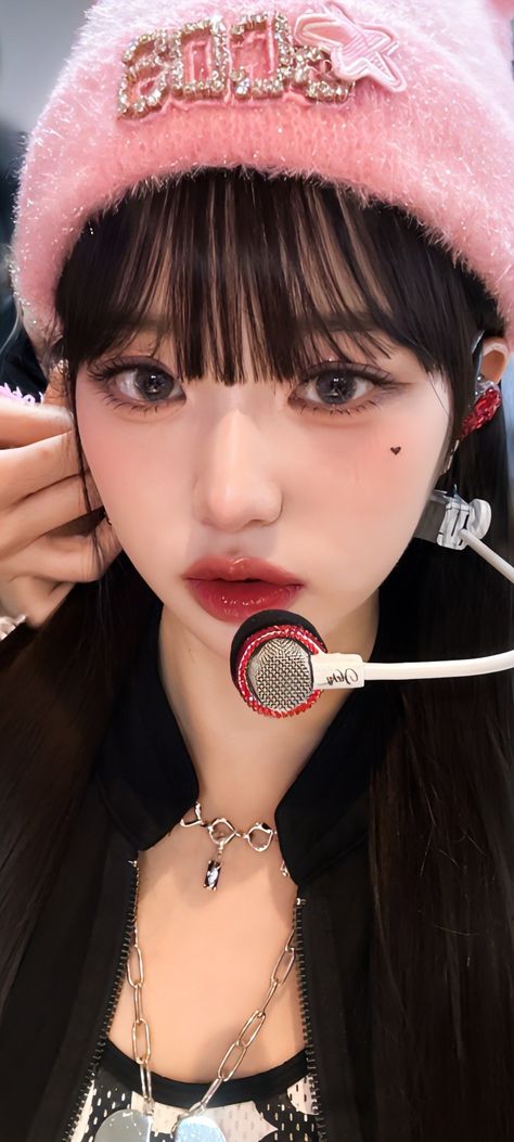 Valentine's Day Makeup, Pop Makeup, Snarky Humor, Day Makeup Looks, Most Paused Movie Scenes, Hyun A, Day Makeup, Foto Ideas Instagram, Medium Length Hair Cuts