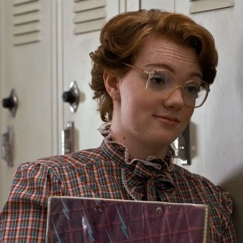 Stranger Things Barbara, The Vanishing Of Will Byers, Red Head Halloween Costumes, Barbara Holland, Shannon Purser, Barb Stranger Things, Street Film, Heart Costume, 80’s Fashion