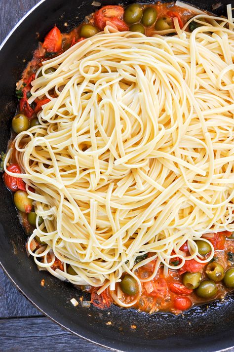 Pasta Puttanesca with Green Olives & Chicken – California Grown Spaghetti With Green Olives, Olive Pasta Sauce, Spaghetti Sauce With Green Olives, Recipes With Green Olives, Green Olives Recipes, Green Olive Recipes, Mediterain Diet, Olive Pasta Recipes, Green Olive Pasta