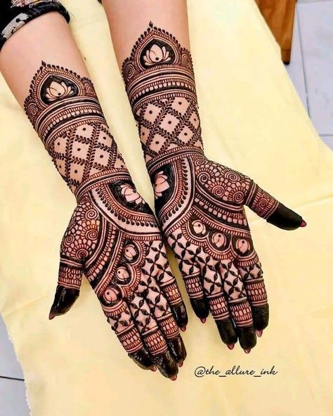 Mehendi Front And Back Design, Back Hand Mehndi Designs Bridal, Latest Mehndi Designs Wedding, Aesthetic Mehndi, Traditional Mehndi Designs, Palm Mehndi, Traditional Mehndi, Henna Flower, Full Mehndi