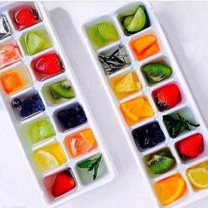 Ginger Desserts, Hemgjord Glass, Health Herbs, Lemon Diet, Ice Trays, Infused Water Recipes, Fruit Infused Water, Fat Foods, Fruit Water