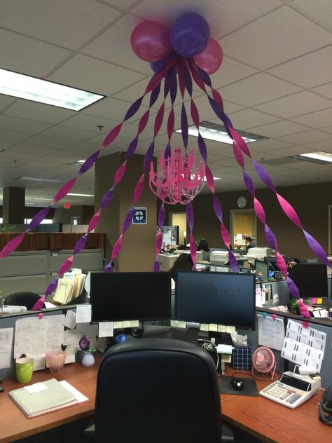 Coworker Cubicle Birthday Decorations, Office Birthday Decorations, Wildflower Theme, Office Birthday Party, Birthday Door, Coworkers Birthday, Cubicle Decor Office, Office Party Decorations, Office Birthday