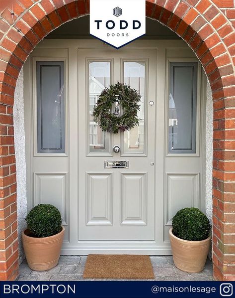 One of our best-selling designs for homes in London and the Home Counties, this traditional 4-Panel classic door design would grace the entrance of any period home. Whether fitted on an Edwardian, Victorian or Georgian house style, the Brompton with its acid etched double glazed units featuring a small double tramline detail, looks fabulous as shown here finished in Hardwick White and complemented with Chrome door furniture. Gray Front Door Colors, Brick House Front Door Colors, 1930s House Exterior, Exterior Entrance Doors, Front Doors Uk, Victorian Front Doors, Traditional Front Doors, Front Door Makeover, Front Porch Design