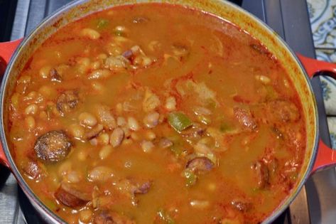 Portuguese Beans, Linguica Recipes, Portuguese Bean Soup, Portuguese Sausage, Portugal Food, Portuguese Cuisine, Brazilian Food, Portuguese Recipes, Bean Soup