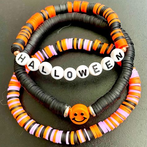 Spooky Clay Bead Bracelets, Halloween Word Bracelet, Halloween Bracelets Ideas, Cute Halloween Bracelet Ideas, Cool Clay Bead Bracelet Ideas, Halloween Bracelet Ideas Clay, Halloween Bracelets Clay Beads, Gravity Falls Bracelet, Cute Fall Bracelets