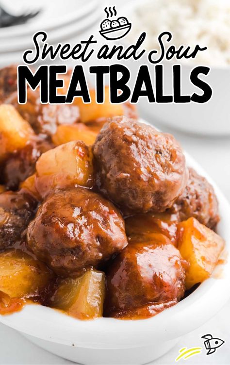 Easy Sweet And Sour Meatballs, Meatballs With Pineapple, Sweet And Sour Meatballs Recipe, Vegetarian Meatballs, Sweet And Sour Meatballs, Jello Shot, Tasty Dinner, Meatball Ingredients, Sweet And Sour Sauce