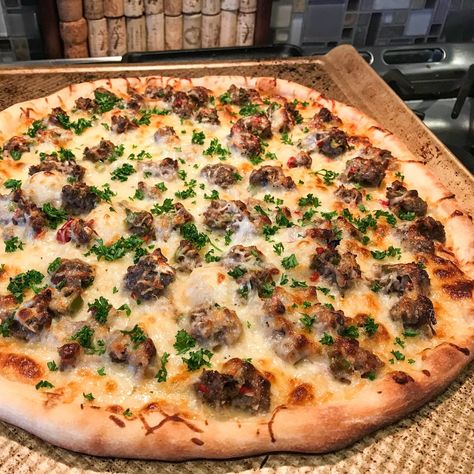 Meaty Pizza, Cheese Steak Pizza, Philly Cheese Steak Pizza, Specialty Pizza, Philly Steak Sandwich, Flat Bread Recipes, Perfect Homemade Pizza, Ranch Pizza, Steak Pizza