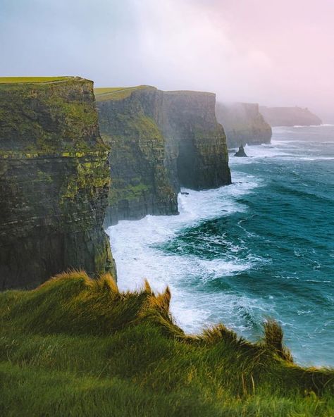 Cliffs Of Moher Ireland, Ireland Aesthetic, Ireland Landscape, Cliffs Of Moher, Voyage Europe, Ireland Travel, Pretty Places, Dream Destinations, Nature Travel