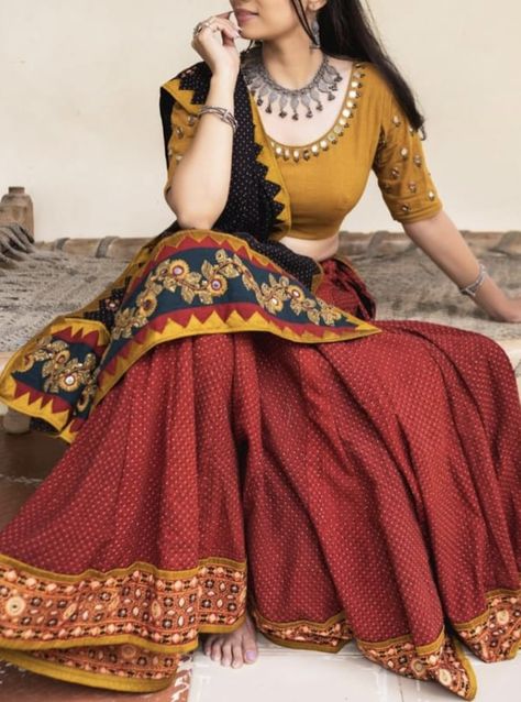 Gamthi Blouse Designs Latest, Simple Navratri Chaniya Choli, Simple Chaniya Choli For Navratri, Simple Chaniya Choli Designs Latest, Gamthi Blouse Designs, Navratri Chaniya Choli Latest 2023, Latest Chaniya Choli Design For Navratri, Simple Navratri Outfits, Chaniya Choli Blouse Pattern New