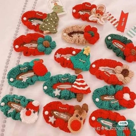 Crochet Christmas Hair Clips Ideas Hairpin Crochet Pattern, Crochet Hair Pins, Crocheted Christmas Tree, Crochet Ornament Patterns, Crocheted Christmas, Crochet Mask, Crochet Hair Clips, Flower Christmas, Christmas Hair Accessories