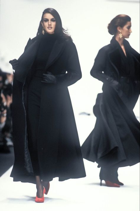 90s Runway Fashion Dior, Chilly Weather Outfits, Winter Glamour, Christian Dior Runway, Classic Fall Style, Dior Runway, Black Elegance, 90s Runway Fashion, Christian Dior Haute Couture