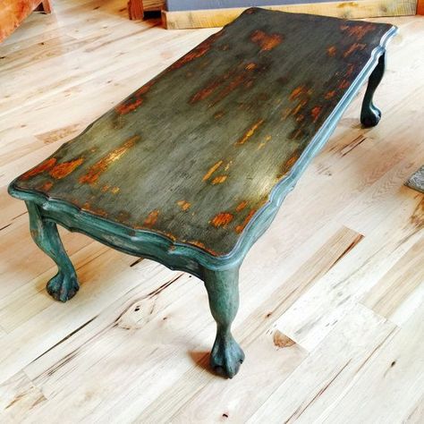 Coffee Table Redo, Painted Coffee Table, Coffee Table Rustic, Coffee Table Makeover, Old Coffee Tables, Retro Coffee Tables, Painted Coffee Tables, Retro Coffee, Rustic Coffee Tables