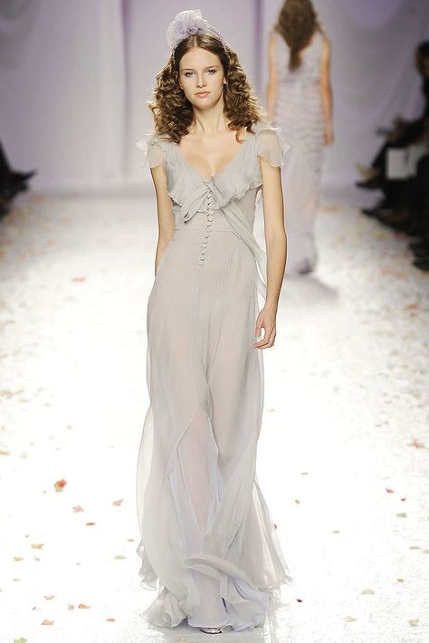 Luisa Beccaria Spring 2009 Ready-to-Wear Fashion Show - Alina Ilie Looks Hippie, Ellie Saab, Luisa Beccaria, 파티 드레스, Fashion Female, Elegant Chic, Mode Inspo, Light Summer, Looks Style