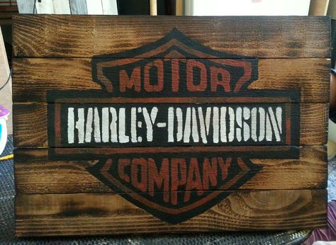 Harley Davidson logo pallet sign. Rustic Hunting Decor, Man Cave Lamps, Harley Davidson Decor, Harley Davidson Crafts, Harley Davidson Merchandise, Wood Burning Patterns Stencil, Harley Davidson Signs, Harley Davidson Trike, Harley Davidson Museum