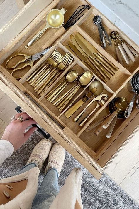 KITCHEN / Loving this gold tableware perfect for holidays and entertaining. Get the details and organization accessrories. | SBK Living Gold Cutlery Drawer Organization, No Drawer Silverware Storage, Unique Silverwear Storage, Aesthetic Silverware Set, Counter Top Drawer Storage Silverware, Cooking Decor, Gold Utensils, Gold Silverware, Silverware Organization