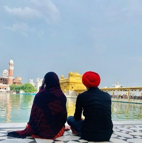 Gurudwara Couple Pic, Sardar Couple Dp, Couple Dp Sardar Sardarni, Sardar Sardarni Couple Hd, Punjabi Couple Aesthetic, Punjabi Couples Pics, Sardar Sardarni Couple, Sardar Couple, Sikh Couple