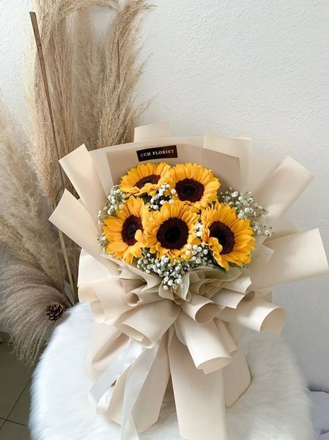 Flowerflower Sunflower Hand Bouquet, Sunflower Bouquet Arrangement, Sunflower Daisy Bouquet, Small Sunflower Bouquet, Roses And Sunflowers Bouquet, Sunflower And Daisy Bouquet, Rose And Sunflower Bouquet, Sunflower Bouquet Aesthetic, Sunflower Bouquet Gift