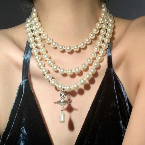 Authentic Vivienne Westwood Three row pearl drop choker Vivian Westwood Neckles, Vivienne Westwood Pearls, Vivienne Westwood Choker, Three Pearl Necklace, Vivienne Westwood Pearl Necklace, Pearl Necklace Outfit, Vivienne Westwood Vintage, Vivienne Westwood Wedding, Vivienne Westwood Necklace