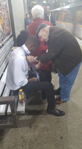 Sitting On A Bench, Heartwarming Photos, Elderly Couples, Human Kindness, Faith In Humanity Restored, Humanity Restored, Anais Nin, Good Deeds, Faith In Humanity