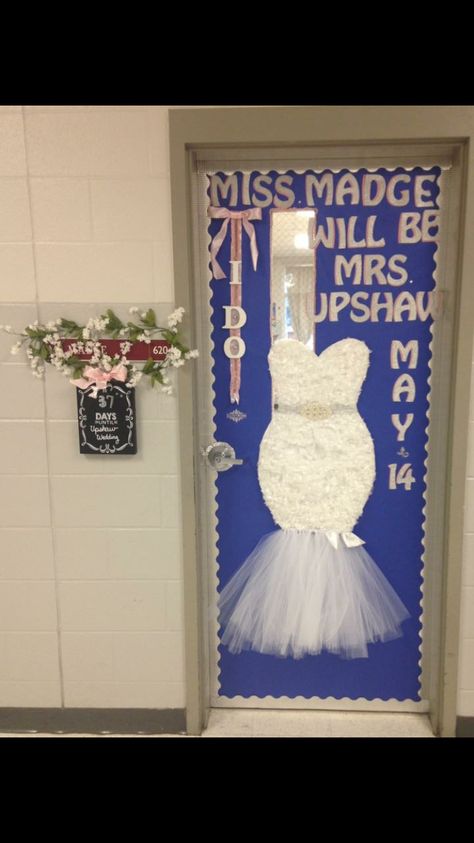 Door decor for teacher getting married ;) my co-workers are the best! Teacher Getting Married, Teacher Wedding Gift, Teacher Door Decorations, School Holiday Party, Teacher Wedding, Made Of Honor, Fall Kindergarten, Teacher Doors, Wedding Activities